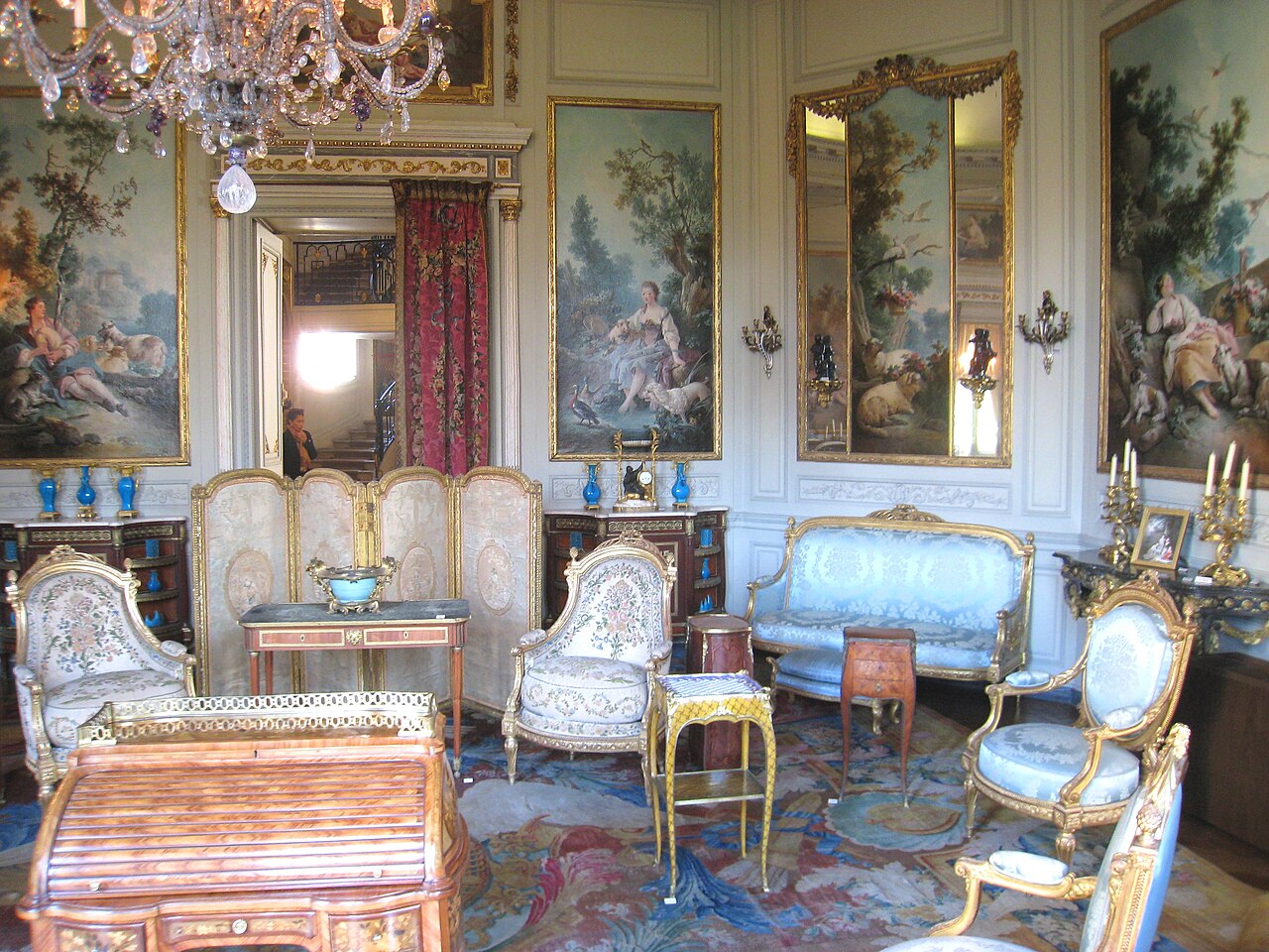 Salon aux panneaux peints